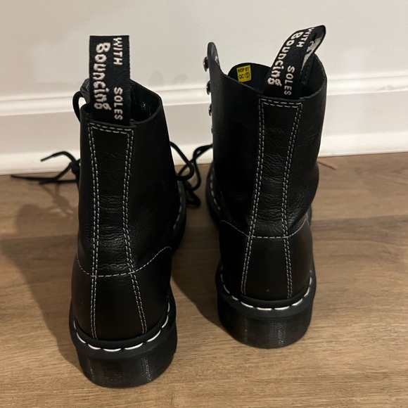 Doc Martens Pascal Boots, Size 6, Excellent Condition. Discontinued style. - Picture 2 of 7